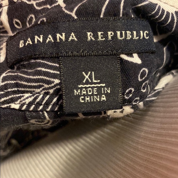 Banana Republic Black and White Graphic Cap Sleeve Blouse - Picture 2 of 7